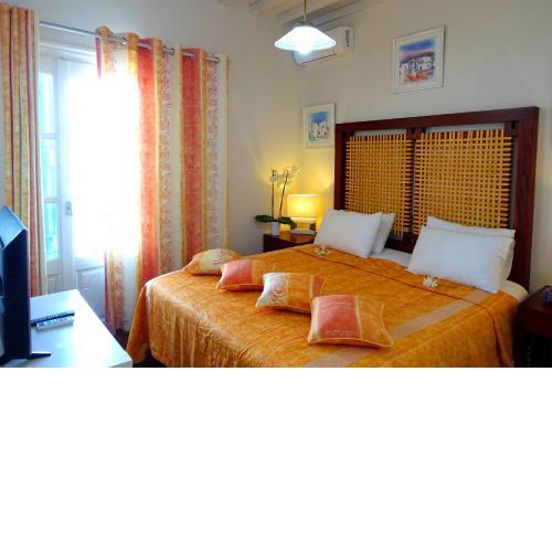 Le Coq Apartments