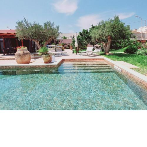 Le Giarre - Villa con Piscina Privata a Trapani