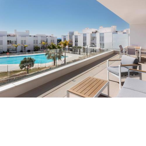 Le Mirage, Modern 3 bedroom apartment overlooking the pool