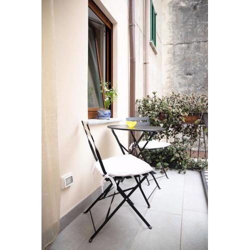 LE RONDINI - Courtyard apartment with balcony & terrace