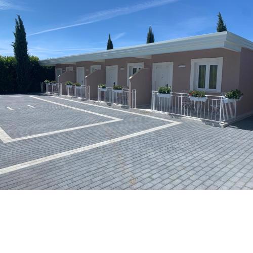 LE Rooms