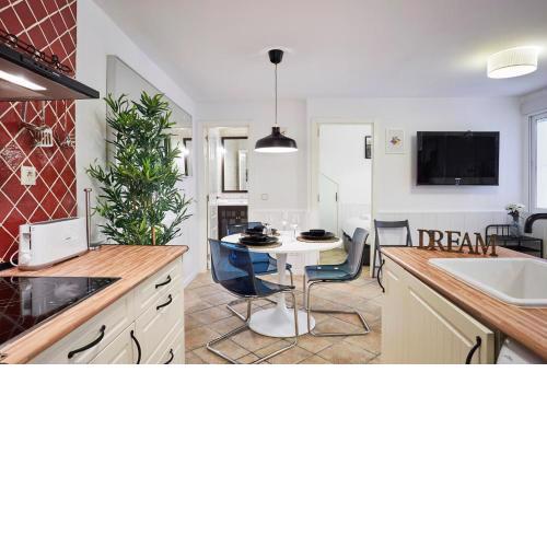 LEEWAYS APARTMENT I in SAN LORENZO