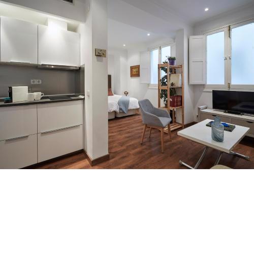 LEEWAYS APARTMENT IV in ALCALÁ 99