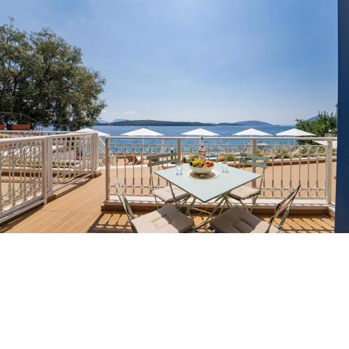 Lefkada Blue Luxury Apartments B1, Perigiali deck level