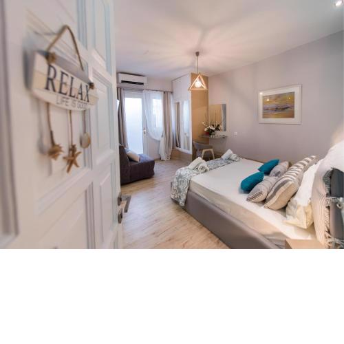 LEFKAS CITY APARTMENTS & SUITES