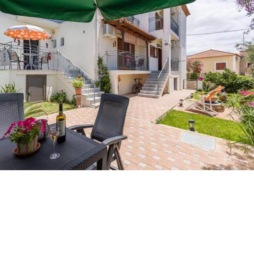 Lefkis Apartments