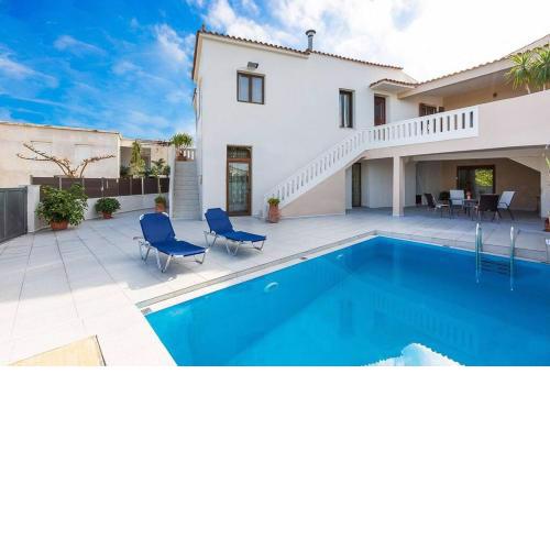 Lefteris Holiday Home