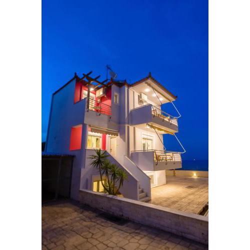 Lemoni Luxury Residence in front of the Sea
