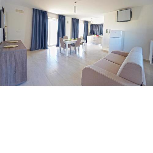 Leo Apartments