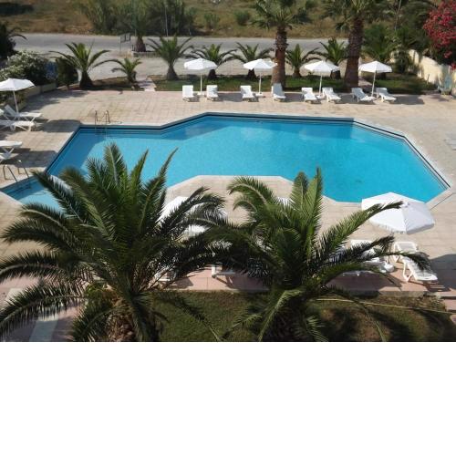 Leonidas Hotel & Studios