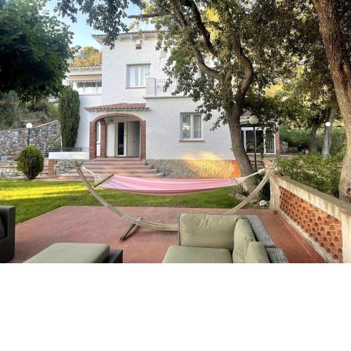 L'Escalada. Villa in the forest.