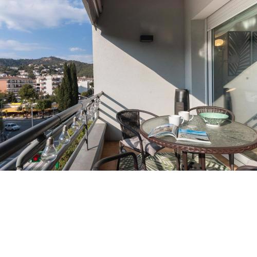 Lets Holidays Apartment Commercial Area