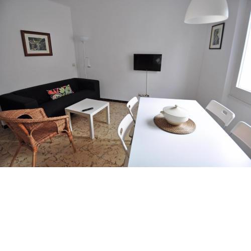LETS HOLIDAYS Apartment for 4 people 1 min walking to the beach