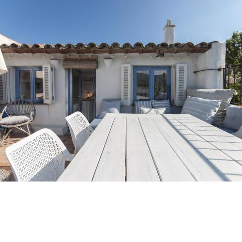 Lets Holidays Charming fisherman house with terrace