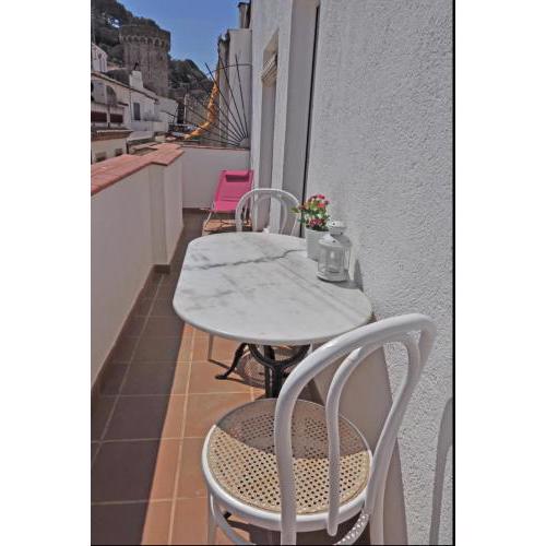 Lets Holidays Estolt terrace apartment