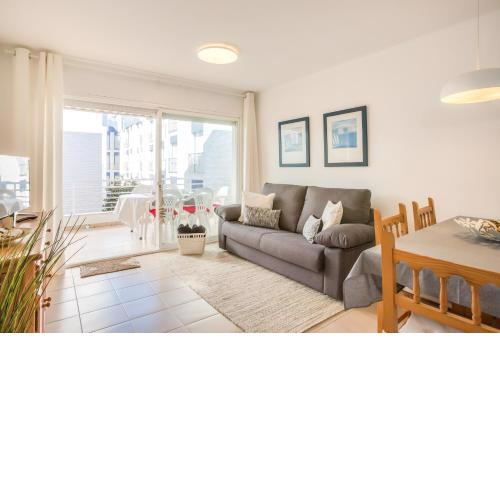 Lets Holidays White apartment with terrace, ac & parking, near beach