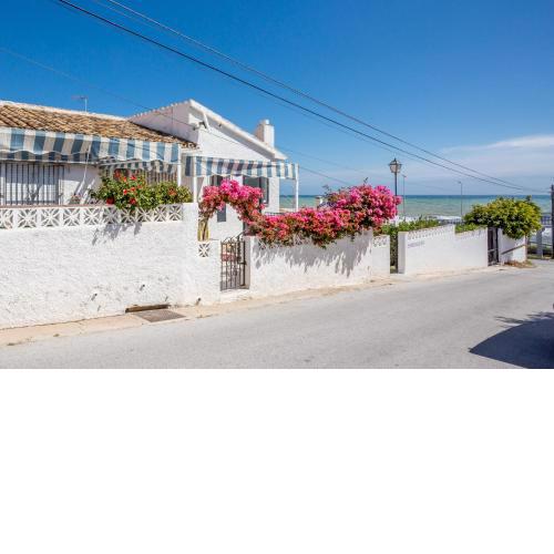 Lets in the Sun Casa Los Claveles