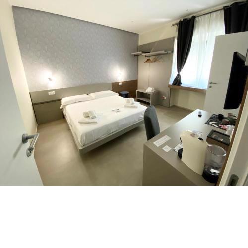 Levante apartment and room