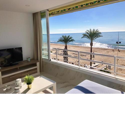 LEVANTE BEACH SEAFRONT BLUELINE STUDIO