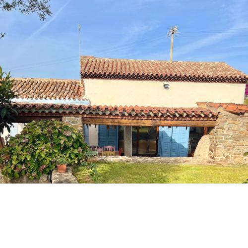 Li Funnesi, Villa 4 posti letto, 2 bagni, A.C e giardino attrezzato a San Teodoro
