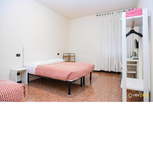 Lia Rooms 3