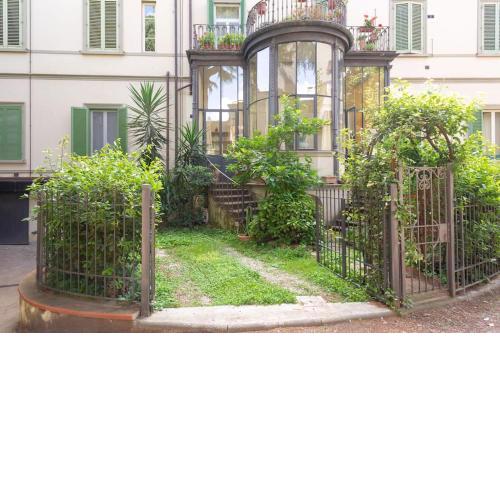 Liberty Veranda w/ pvt parking & garden. Tram stop