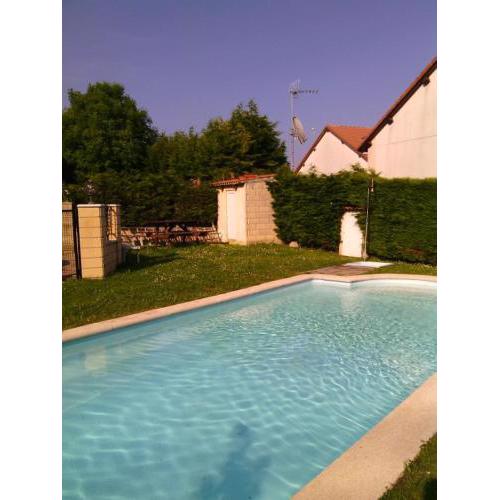 Liencres tranquilo con piscina comunitaria