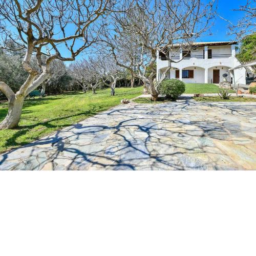 Light-filled home with Garden near Beach