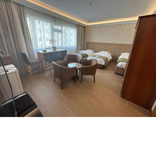 Lily Rooms