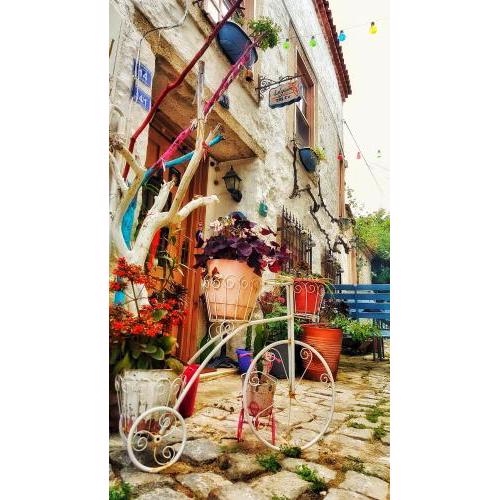 Lilyum Alaçatı - Taş Ev