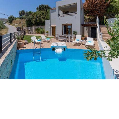 Linari Villa, a peaceful & cozy 2bdr villa with private pool!