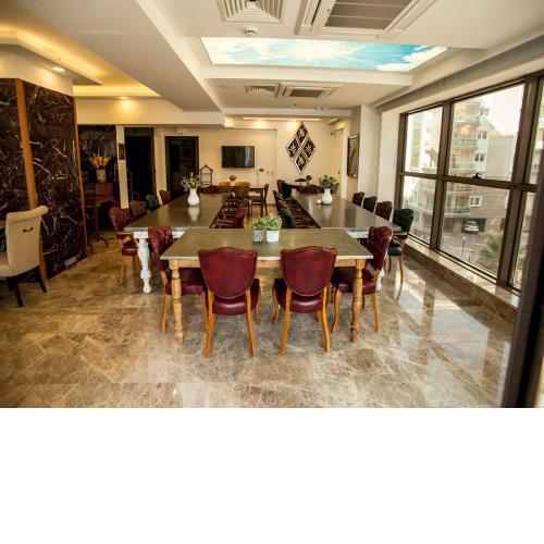 Lion Park Suites & Residence Hotel