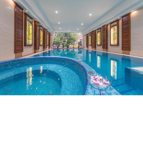 Lion's Garden Hotel