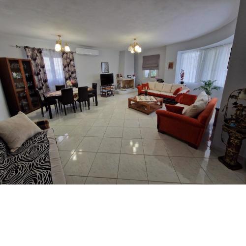 LiriKa's airport house