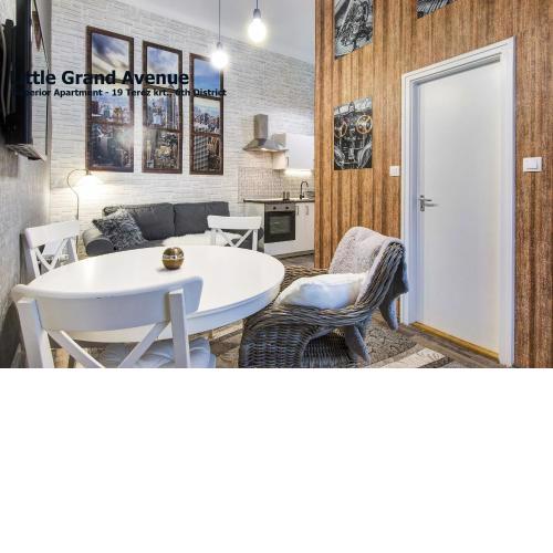 Little Americas Oktogon Apts