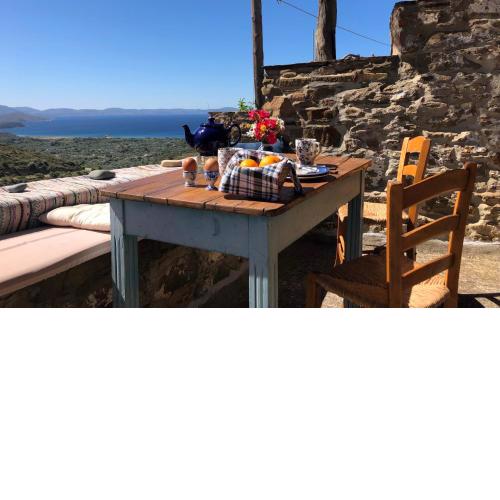 LITTLE HOUSE, Charming Village House with Fantastic View