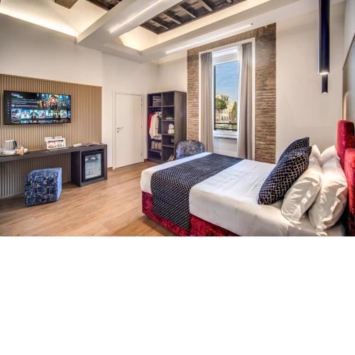 Little Queen Suite