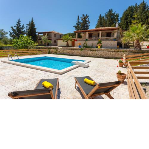 Liuba Houses