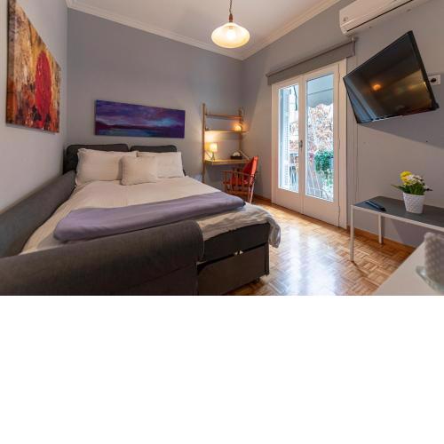 LIVANOS Charming Studio Steps from Metro