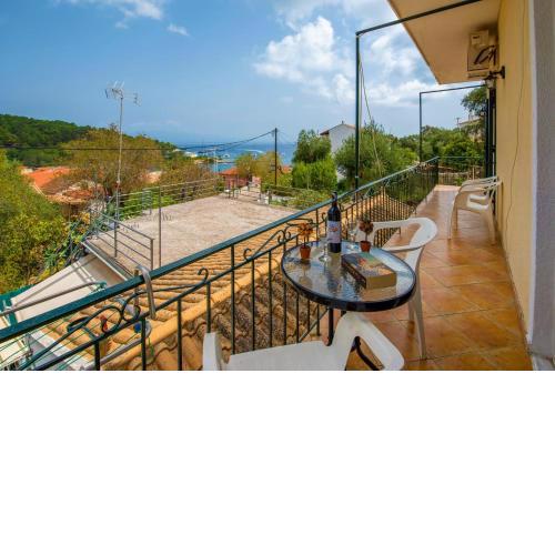 Live the Summer Dream at Gaios Cozy Retreat
