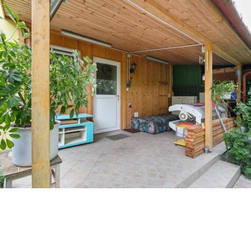 Lively Holiday Home in Wien with Private Garden