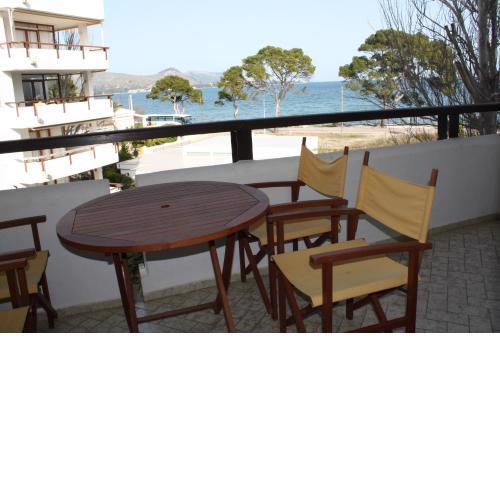 LLENAIRE MAR: Beachfront apartment with pool