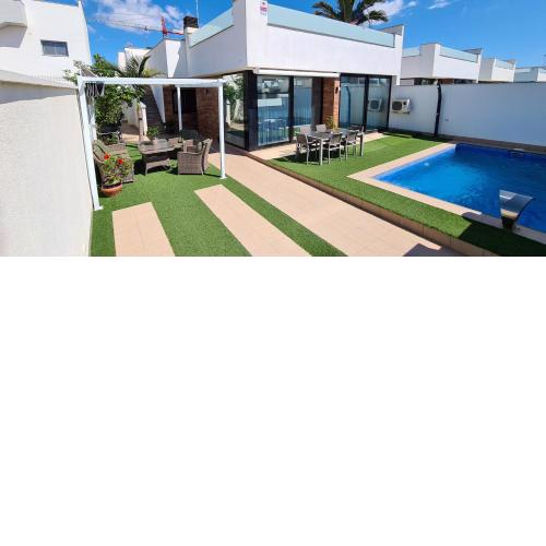Lo Pagan Holiday House