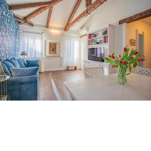 Lo Squero 3 Apartment with Balcony in Dorsoduro