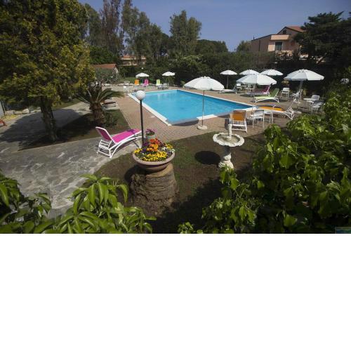 Loano Apartment Pool & Garden