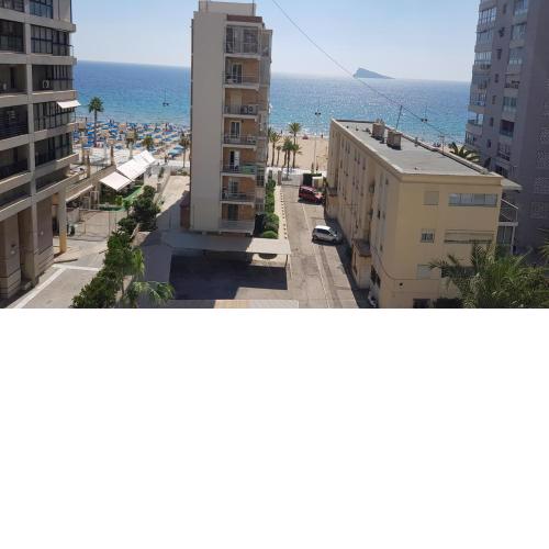 LOCATED NEXT ENGLISH AREA BENIDORM,FRENTE AL MAR,APT MARBLAW 5-6 pax 2hab y 2bñ PARKING extra 10eur dia