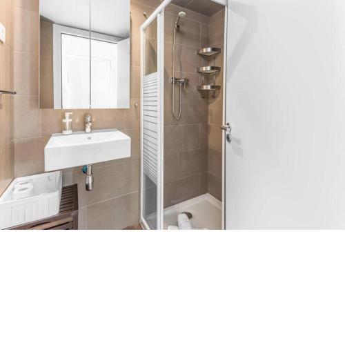 Lodging Apartments Fira-Barcelona 2 double bedroom w parking