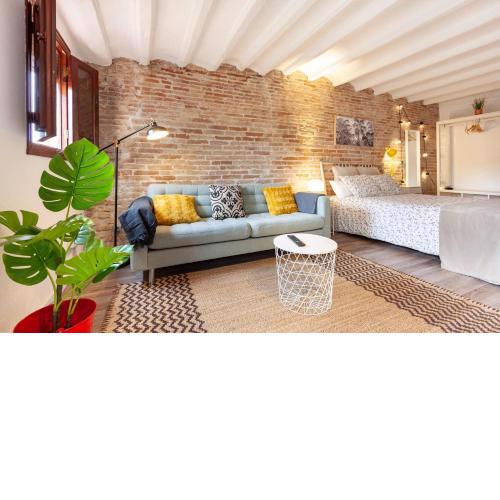 Loft in Historic Center of Tarragona Santa Anna St by Batuecas