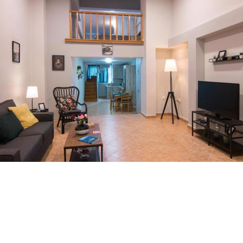 Loft renovated flat 5' from the old town Corfu