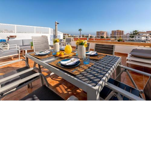 LOLA PLAYA Puerto Marina